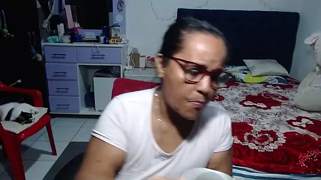 Snapshot of pervert_mommy_ chatting on May 22, 12:51 am pervert mommy online show from May 22, 12:51 am