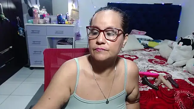 Snapshot of pervert_mommy_ chatting on May 26, 10:33 am pervert mommy online show from May 26, 10:33 am