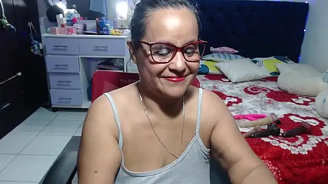 Snapshot of pervert_mommy_ chatting on May 27, 11:07 am pervert mommy online show from May 27, 11:07 am