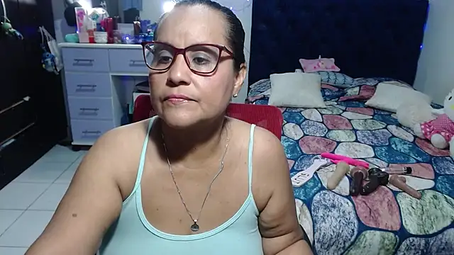 Snapshot of pervert_mommy_ chatting on May 29, 9:40 am pervert mommy online show from May 29, 9:40 am