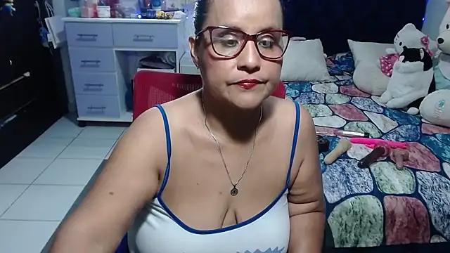 Snapshot of pervert_mommy_ chatting on June 2, 9:33 am pervert mommy online show from June 2, 9:33 am