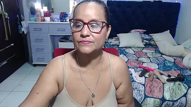 Snapshot of pervert_mommy_ chatting on June 4, 9:48 am pervert mommy online show from June 4, 9:48 am