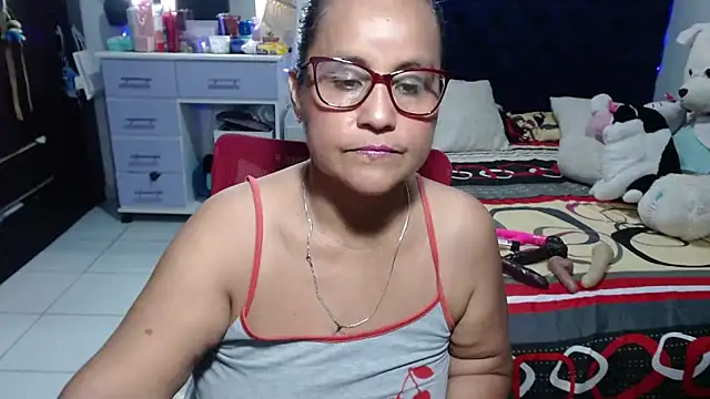 Snapshot of pervert_mommy_ chatting on June 7, 1:15 pm pervert mommy online show from June 7, 1:15 pm