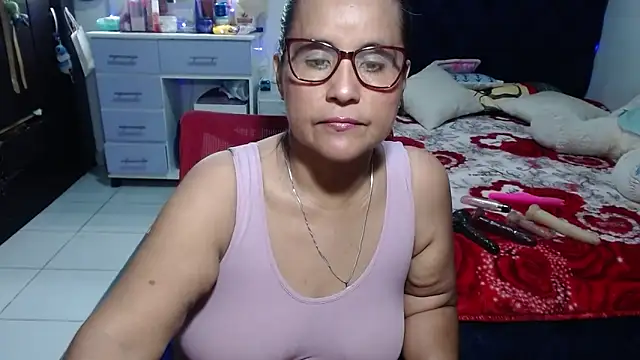 Snapshot of pervert_mommy_ chatting on June 11, 9:51 am pervert mommy online show from June 11, 9:51 am
