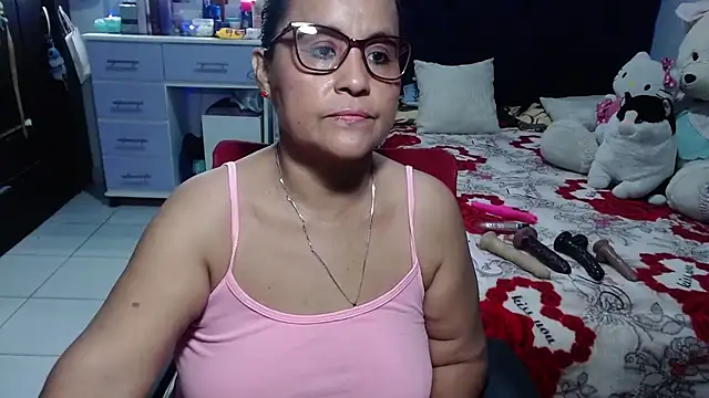 Snapshot of pervert_mommy_ chatting on June 12, 9:30 am pervert mommy online show from June 12, 9:30 am