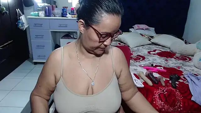 Snapshot of pervert_mommy_ chatting on June 13, 10:57 am pervert mommy online show from June 13, 10:57 am