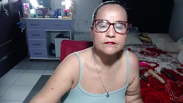 Snapshot of pervert_mommy_ chatting on June 15, 9:44 am pervert mommy online show from June 15, 9:44 am