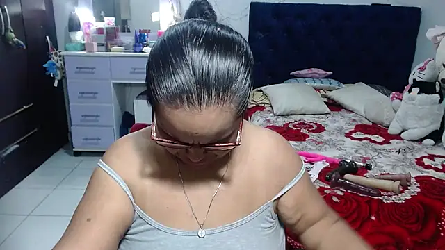 Snapshot of pervert_mommy_ chatting on June 16, 9:34 am pervert mommy online show from June 16, 9:34 am
