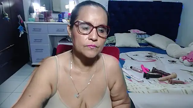 Snapshot of pervert_mommy_ chatting on June 18, 9:25 am pervert mommy online show from June 18, 9:25 am