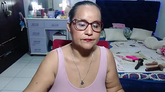 Snapshot of pervert_mommy_ chatting on June 19, 9:35 am pervert mommy online show from June 19, 9:35 am