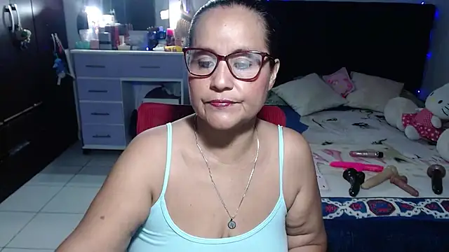 Snapshot of pervert_mommy_ chatting on June 20, 11:57 am pervert mommy online show from June 20, 11:57 am