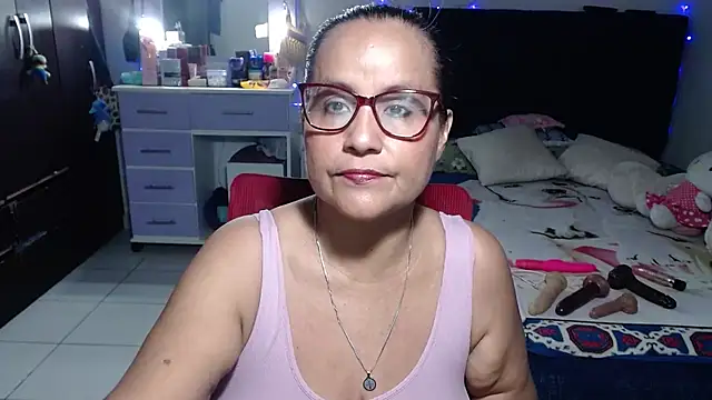 Snapshot of pervert_mommy_ chatting on June 22, 11:40 am pervert mommy online show from June 22, 11:40 am