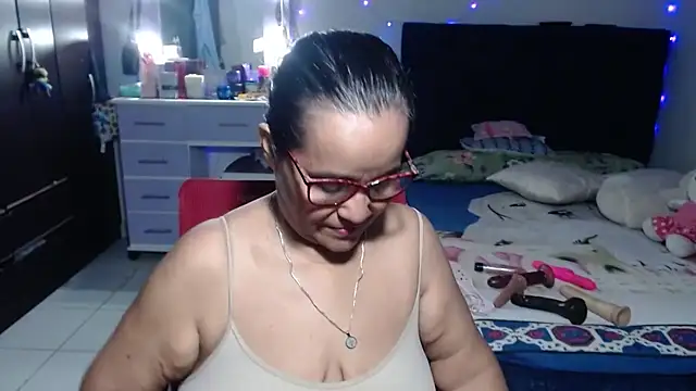 Snapshot of pervert_mommy_ chatting on June 24, 10:58 am pervert mommy online show from June 24, 10:58 am