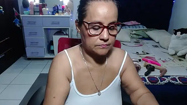 Snapshot of pervert_mommy_ chatting on June 25, 9:47 am pervert mommy online show from June 25, 9:47 am
