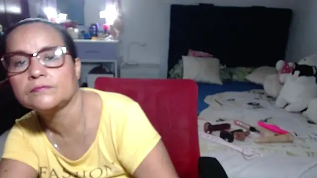 Snapshot of pervert_mommy_ chatting on June 26, 9:46 am pervert mommy online show from June 26, 9:46 am