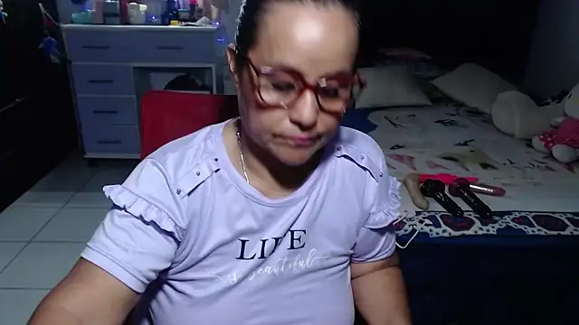 Snapshot of pervert_mommy_ chatting on June 27, 10:42 am pervert mommy online show from June 27, 10:42 am