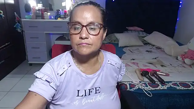 Snapshot of pervert_mommy_ chatting on June 27, 1:50 pm pervert mommy online show from June 27, 1:50 pm