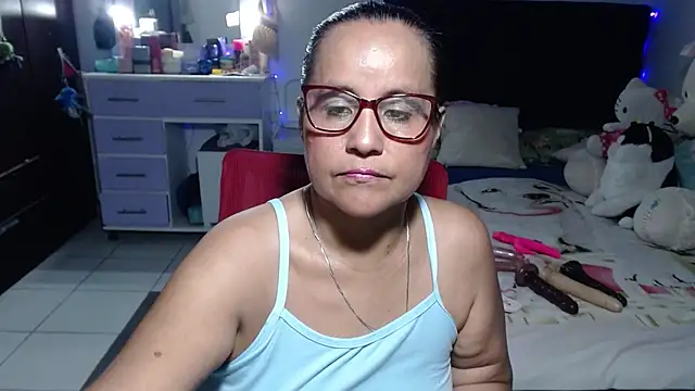 Snapshot of pervert_mommy_ chatting on June 28, 11:38 am pervert mommy online show from June 28, 11:38 am