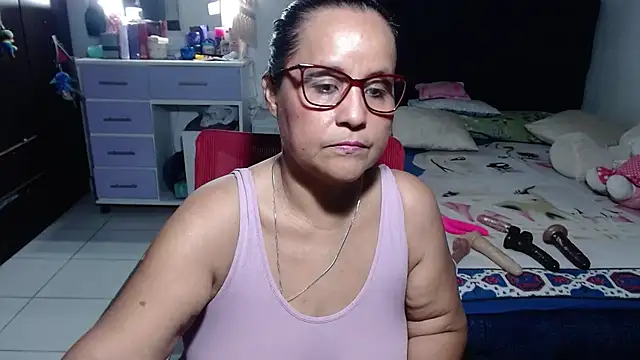 Snapshot of pervert_mommy_ chatting on June 29, 11:21 am pervert mommy online show from June 29, 11:21 am