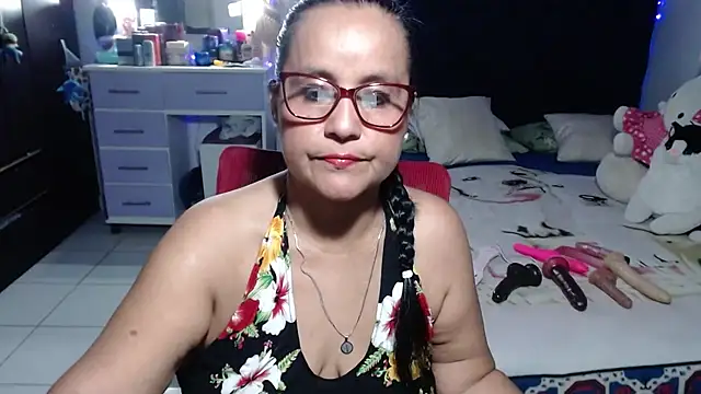 Snapshot of pervert_mommy_ chatting on June 30, 9:43 am pervert mommy online show from June 30, 9:43 am