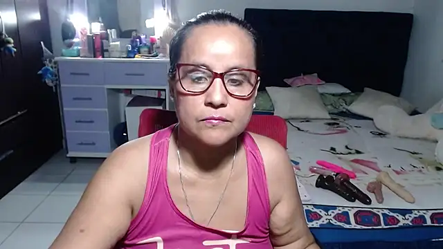Snapshot of pervert_mommy_ chatting on July 1, 11:12 am pervert mommy online show from July 1, 11:12 am
