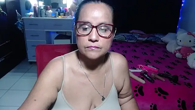 Snapshot of pervert_mommy_ chatting on July 2, 10:32 am pervert mommy online show from July 2, 10:32 am
