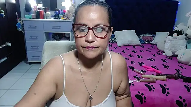 Snapshot of pervert_mommy_ chatting on July 3, 9:37 am pervert mommy online show from July 3, 9:37 am