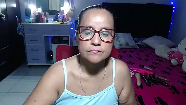 Snapshot of pervert_mommy_ chatting on July 6, 9:39 am pervert mommy online show from July 6, 9:39 am