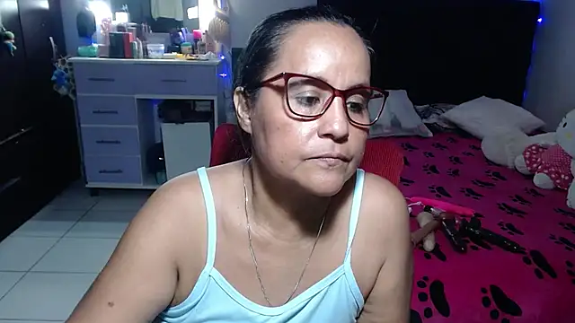 Snapshot of pervert_mommy_ chatting on July 6, 3:03 pm pervert mommy online show from July 6, 3:03 pm