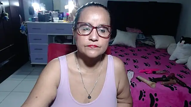 Snapshot of pervert_mommy_ chatting on July 8, 9:47 am pervert mommy online show from July 8, 9:47 am