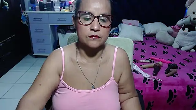 Snapshot of pervert_mommy_ chatting on July 9, 9:24 am pervert mommy online show from July 9, 9:24 am