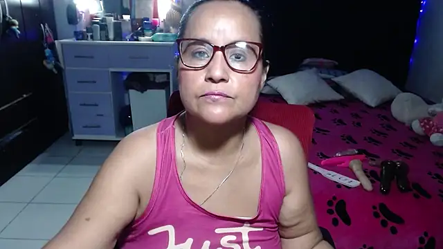 Snapshot of pervert_mommy_ chatting on July 14, 9:58 am pervert mommy online show from July 14, 9:58 am