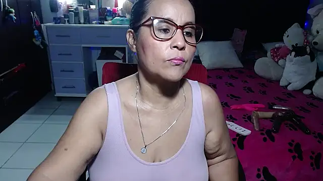 Snapshot of pervert_mommy_ chatting on July 15, 9:25 am pervert mommy online show from July 15, 9:25 am