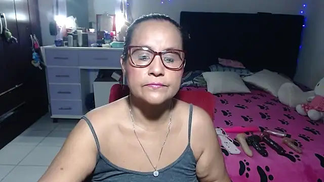 Snapshot of pervert_mommy_ chatting on July 16, 9:48 am pervert mommy online show from July 16, 9:48 am