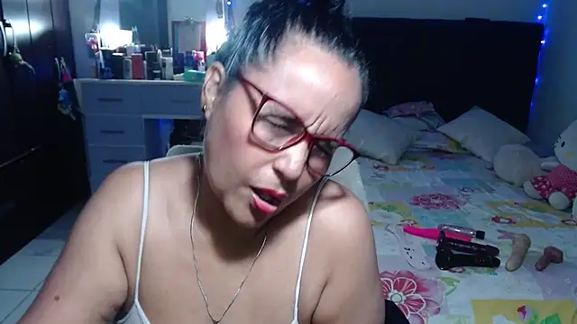 Snapshot of pervert_mommy_ chatting on July 20, 10:39 am pervert mommy online show from July 20, 10:39 am