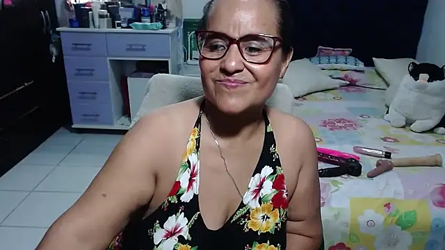 Snapshot of pervert_mommy_ chatting on July 28, 12:48 pm pervert mommy online show from July 28, 12:48 pm