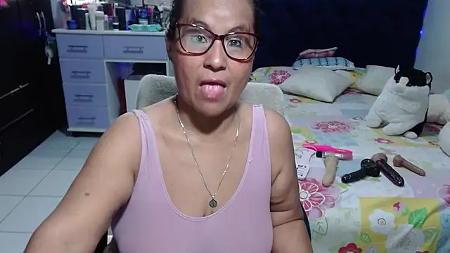 Snapshot of pervert_mommy_ chatting on July 29, 10:02 am pervert mommy online show from July 29, 10:02 am