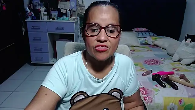 Snapshot of pervert_mommy_ chatting on July 31, 9:41 am pervert mommy online show from July 31, 9:41 am