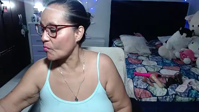 Snapshot of pervert_mommy_ chatting on August 3, 9:37 am pervert mommy online show from August 3, 9:37 am