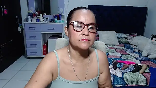 Snapshot of pervert_mommy_ chatting on August 4, 9:45 am pervert mommy online show from August 4, 9:45 am