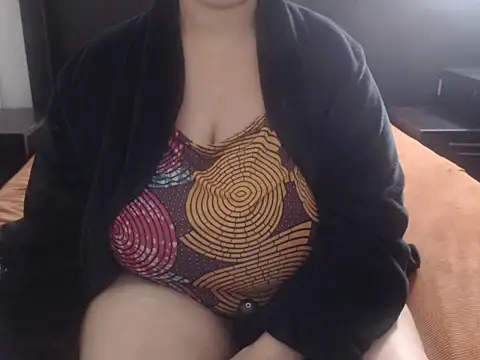 Snapshot of XHotJuicyBootyXX chatting on July 3, 9:05 am XHotJuicyBootyXX online show from July 3, 9:05 am