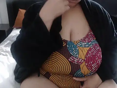 Snapshot of XHotJuicyBootyXX chatting on July 28, 9:48 am XHotJuicyBootyXX online show from July 28, 9:48 am
