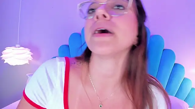 emperatriz reyes online show from February 25, 11:00 pm