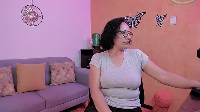 Snapshot of scarlet_wet chatting on November 18, 12:38 am scarlet wet online show from November 18, 12:38 am