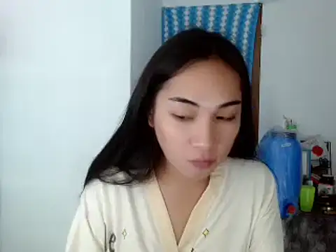 SweetLilly 18 online show from December 5, 3:17 pm