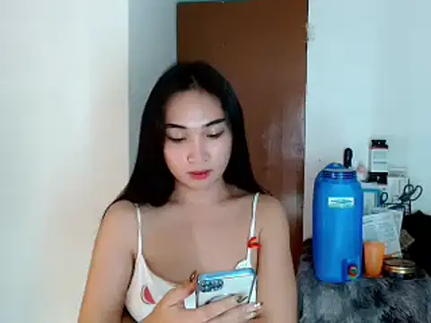 SweetLilly 18 online show from January 3, 7:18 pm