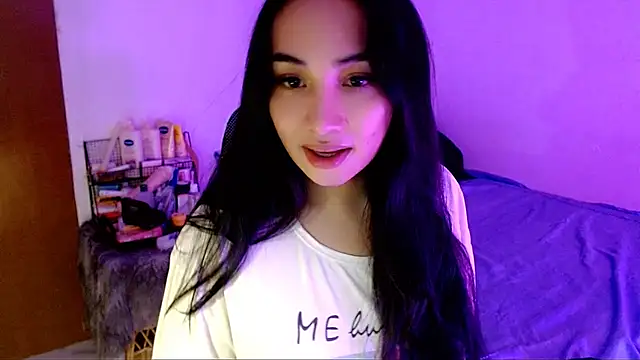 SweetLilly 18 online show from November 24, 3:28 am