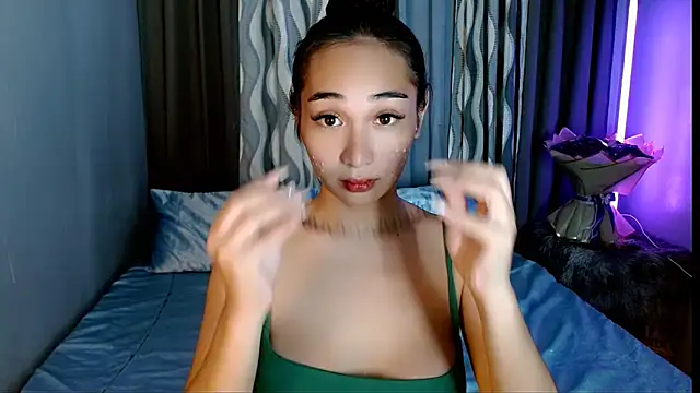 SweetLilly 18 online show from May 13, 2:42 am