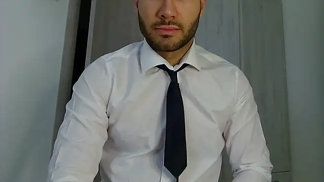 Snapshot of Justynn1 chatting on May 31, 4:42 am Justynn1 online show from May 31, 4:42 am