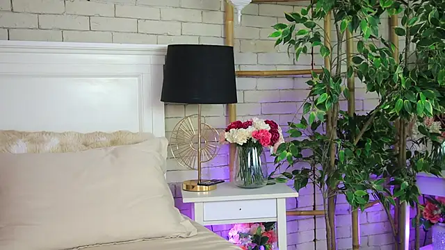 EmillyBronte online show from May 1, 7:18 pm